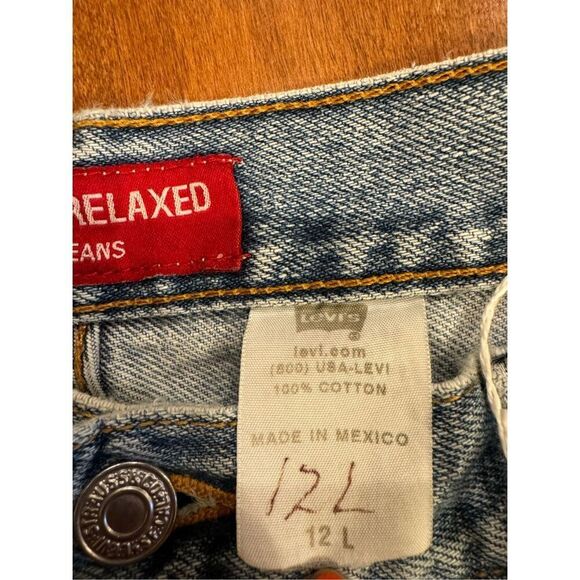 Woman’s vintage Levi’s classic 550 relaxed fit - Picture 3 of 4